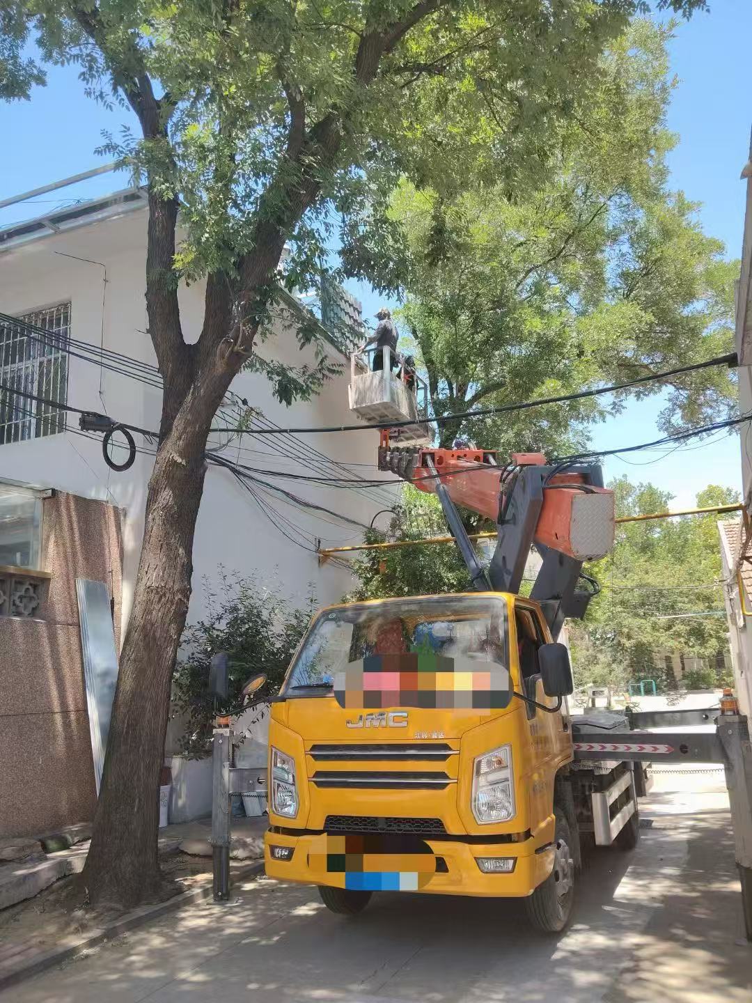 仪征市高空作业车能吊装重物吗？最大承载多少公斤？