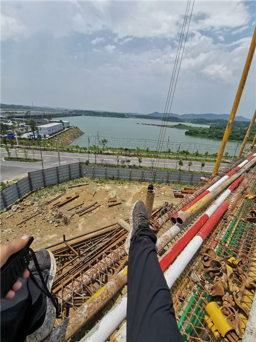 仪征市作业中发生设备损坏或人员意外，责任怎么划分？